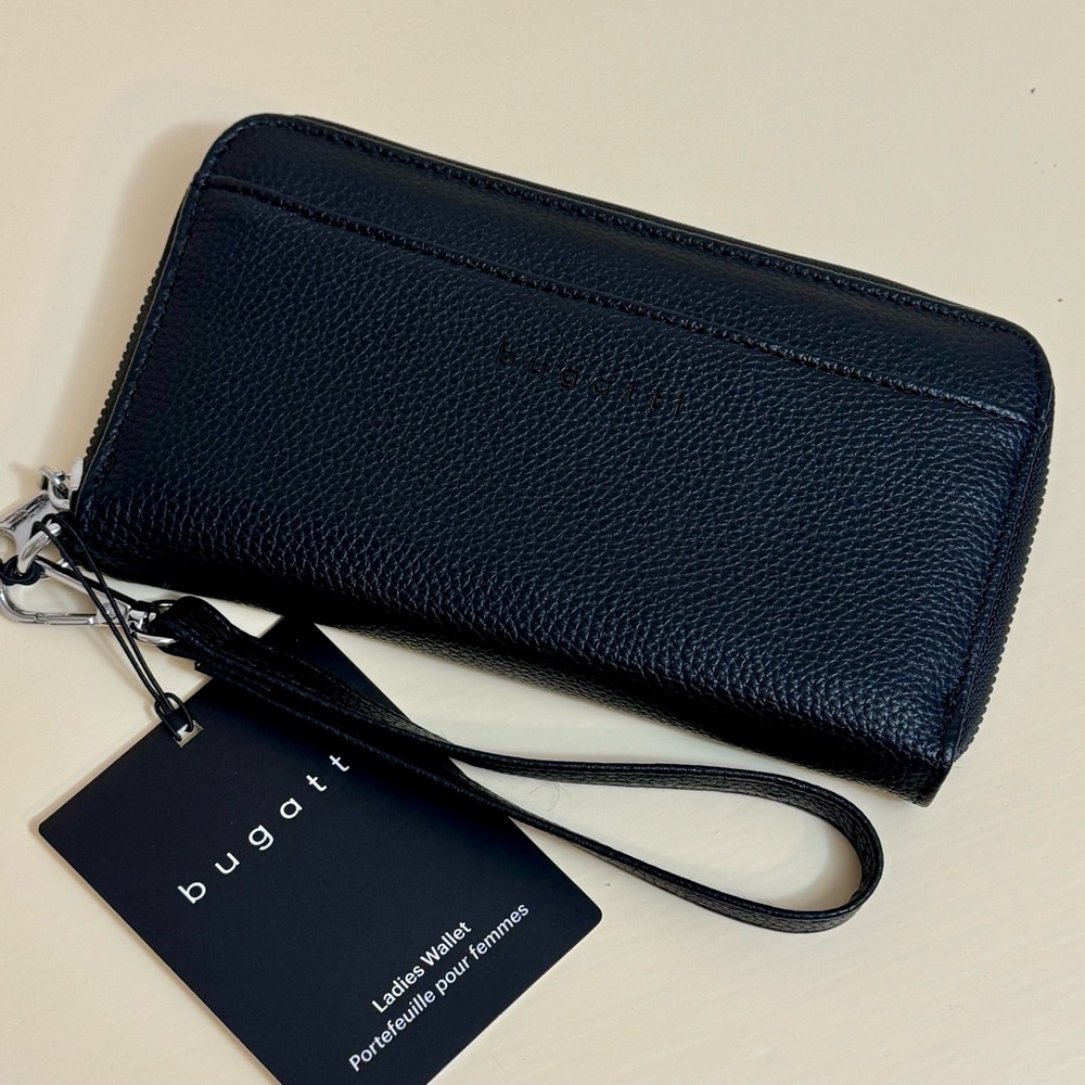 Black Textured Leather Wristlet Wallet Clutch by Bugatti NEW!